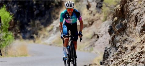 Ciclista Colombiano Miguel Ngel Superman L Pez Sufre Ca Da Y Se