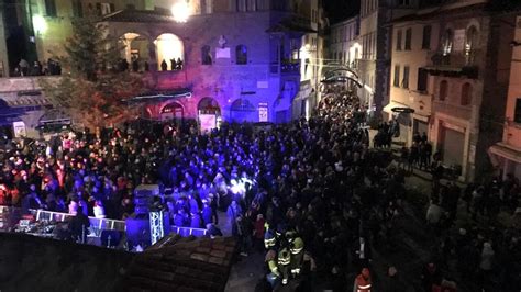 Capodanno A Cortona Con Cena Di Gala Discoteca In Piazza Colazione Al