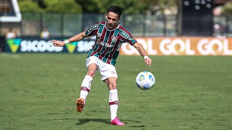 Atacante do Fluminense é mais um que já está em Salvador para assinar