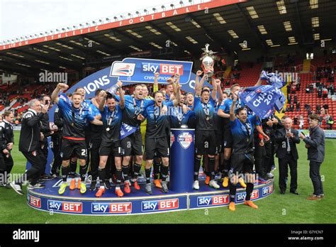 Bournemouths Players Celebrate Winning The Sky Bet Championship Hi Res