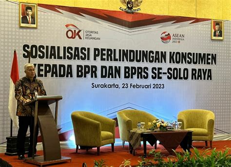 Sosialisasi Perlindungan Konsumen Kepada BPR BPRS Kepala OJK Solo