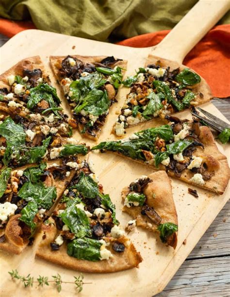 Caramelized Mushroom And Arugula Pizza Bianca Lettys Kitchen