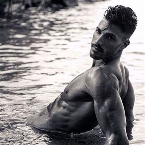 Eric Pedrosa Con El Torso Desnudo En El Agua Las Fotos M S Sexis De