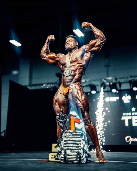 Bodybuilder Texas Pro Andrew Jacked Top Na Estreia