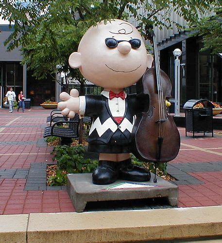 Charlie Brown Statue In St Paul Mn Charlie Brown And Snoopy