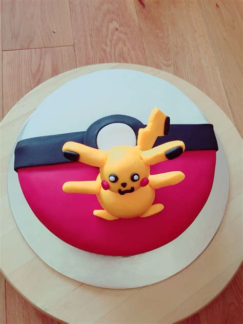 Pokeball Cake By Me Pokemon Party Pokeball Cake Pokeball