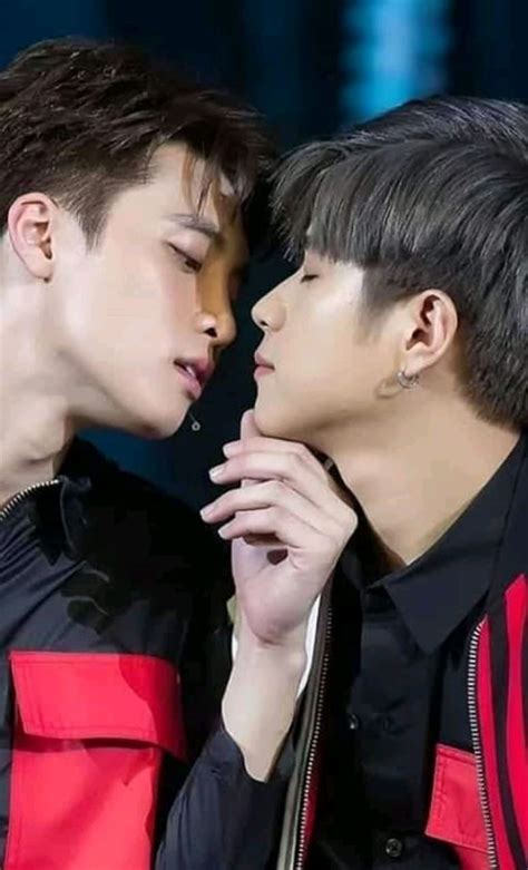 Pin by 𝐴𝑟í𝑎 on Love By Chance Cute gay Actors Couples