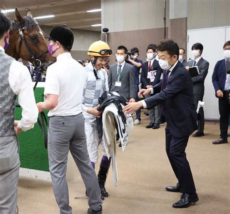 【日本ダービー】ドウデュース友道師、武豊を絶賛「勝因は位置取り。完ぺきだった」 スポニチ競馬web