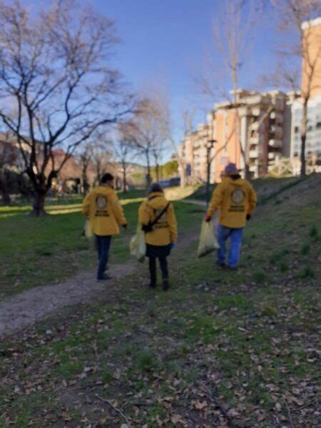 Scientology Macerata Ripulita Dai Rifiuti LArea Verde Lungo Via