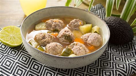 Caldo de albóndigas con verduras paso a paso Comedera Recetas