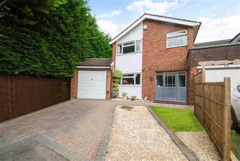 Cressington Place Bourne End 3 Bed Link Detached House For Sale £