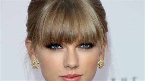 Copy Taylor Swift's Performance-Ready Makeup | Teen Vogue