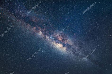 Primer Plano De La V A L Ctea Con Estrellas Brillantes En El Cielo Azul