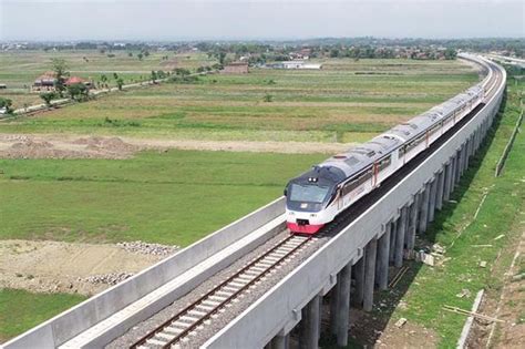 Konstruksi Jalur Kereta Api Bandara Adi Soemarmo Yang Pertama Gunakan