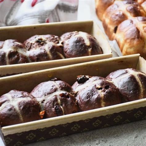 Chocolate Hot Cross Buns Gayathri S Cook Spot