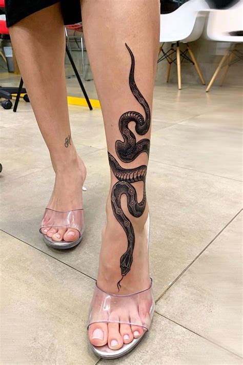 Más de 25 tatuajes de serpientes significativos 2020 Leg tattoos