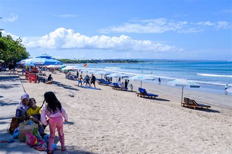 Liburan Akhir Tahun Bali Ramai Dikunjungi Wisatawan Lokal Dan Asing