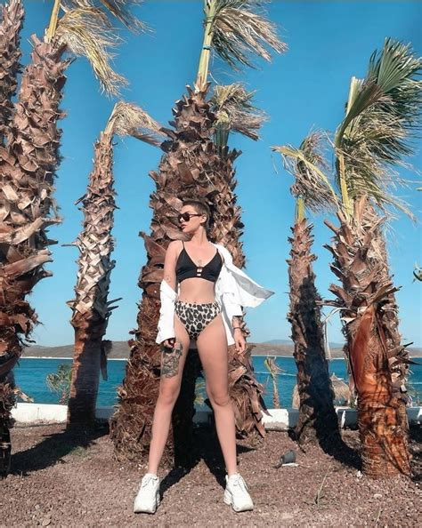 Hot Sexy Asli Guler Bikini Pics