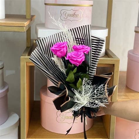 Rosas Eternas En Mini Bouquet 3 Rosas Lilas Y Papel Coreano Yaakun Flores