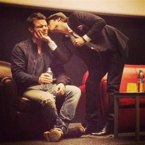 Kissing Dan Paris Con Vampire Diaries Cast Daniel Gillies