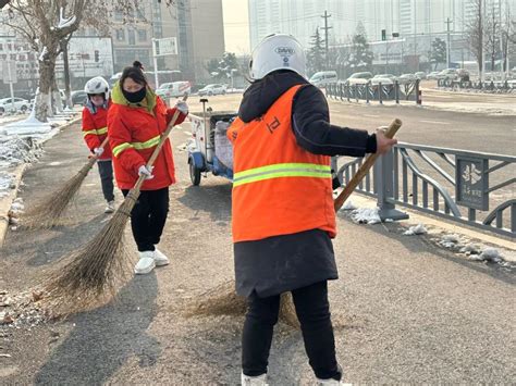 节日我在岗｜环卫工人：用坚守扮靓城市“颜值” 只为给大家一个“干净年”澎湃号·政务澎湃新闻 The Paper