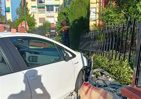 Accidente En Granada Una Mujer Queda Inconsciente Y Estrella Su