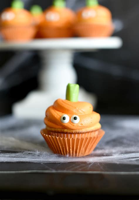 Easy Halloween Cupcakes with Pumpkin Faces – Fun-Squared