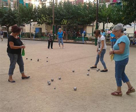 Es reobren les pistes de petanca | Bombers de Barcelona | Ajuntament de Barcelona