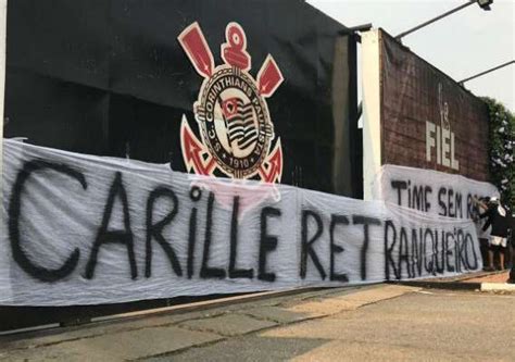 Organizada Protesta Em Frente Ao Ct Do Corinthians Sbt News