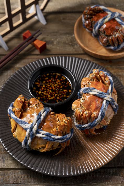 Close Up Photo Of Delicious Fresh Hairy Crabs On The Plate Photo