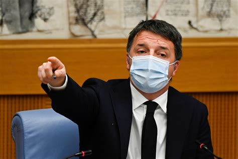 Renzi anuncia la dimisión de sus dos ministras y abre un cisma en el