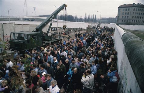 A Queda Do Muro De Berlim Em 1989 Significou Simbolicamente