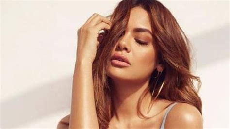 Esha Gupta Shares Her Bold Photo In Black Dress Viral On Social Media