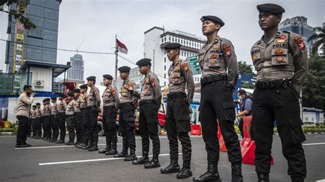 Ribuan Personel Gabungan Amankan Demo Di DPR Dan MK Hari Ini