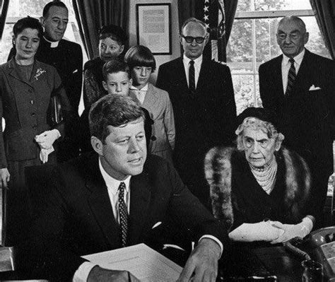 JFK with Edith Wilson, Woodrow Wilson's wife, in 1961 : r/Presidents