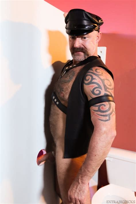 ‘breed Me In The Mens Room W Rencher Spence And Musclebear Montreal Daily Squirt