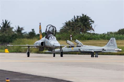 台灣f 5型機今在台東志航基地進行事發後首飛 空軍司令熊厚基上將特前往同乘飛行 提振軍心士氣。 Alpineatks 的網誌 Udn部落格