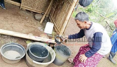 NUSABALI Tidak Ada Sambungan Air Bersih Warga Insakan Padawa