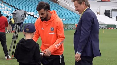 Virat Kohlis Hearwarming Gesture Makes Young Rcb Fans Day In South