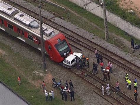 G1 Carro Invade Trilho é Atingido Por Trem E Motorista Morre Em Sp Notícias Em São Paulo