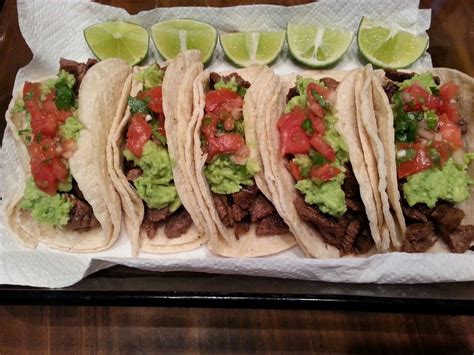 Tacos De Carne Asada Con Guacamole