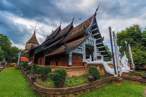 Wat lok moli é um templo budista é uma grande atração turística é uma