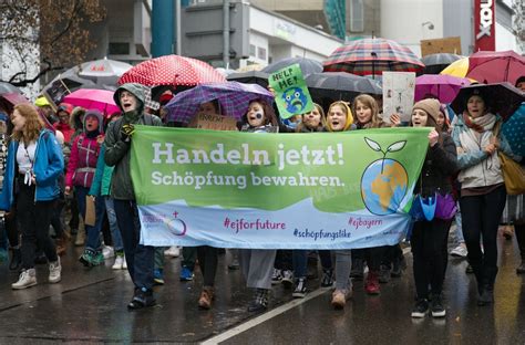 Heute Weltweiter Klimastreik Fridays For Future Klimaschutzaktivisten