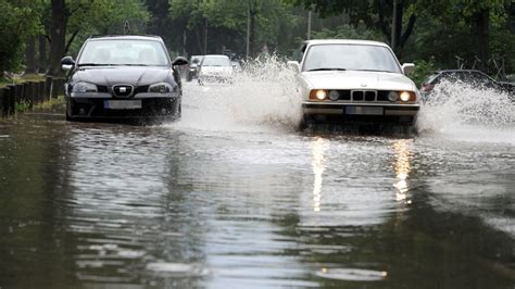 Regen Hagel Gewitter Meteorologen Warnen Vor Neuen Unwettern DER