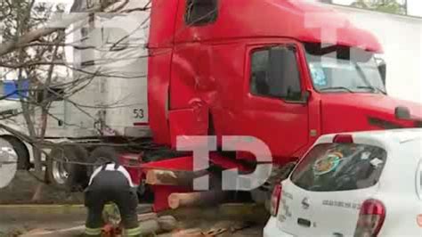 Tráiler choca contra dos autos en Tlalnepantla Edomex Telediario México