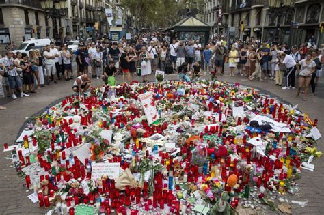 Fotos Homenaje A Las Víctimas Del Atentado De Barcelona Y Cambrils En