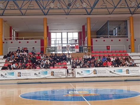 EL COROMINES A UN ENTRENAMENT DE LEQUIP DE BÀSQUET DE BENICARLÓ IES