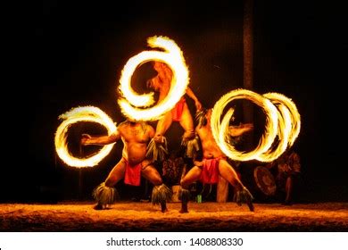 Luau Hawaiian Fire Dancers Motion Blur库存照片1408808330 | Shutterstock