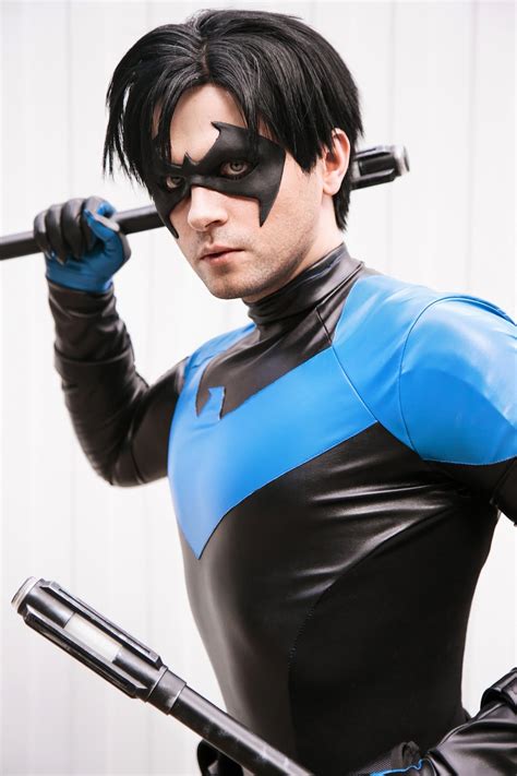 [Cosplay] Nightwing by GraysonFin : Nightwing