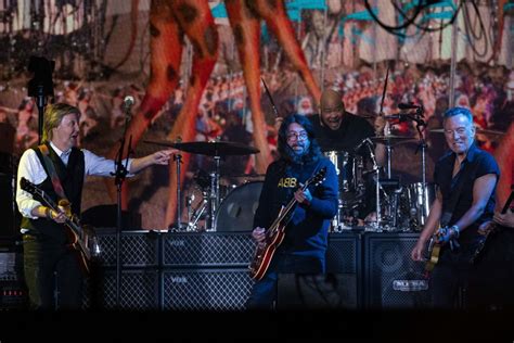 Paul Mccartney Se Junta A Springsteen E Grohl Em Apresenta O Pica No